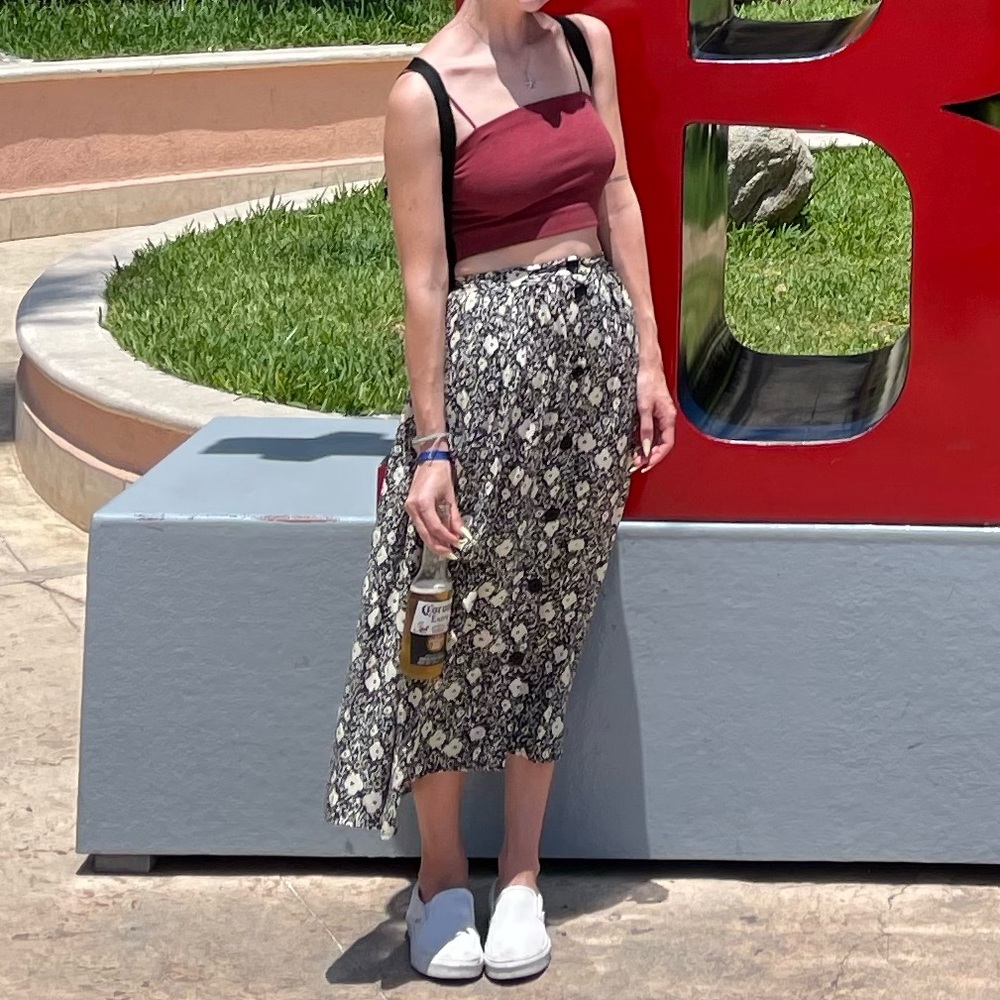 BLACK AND WHITE FLORAL MIDI SKIRT